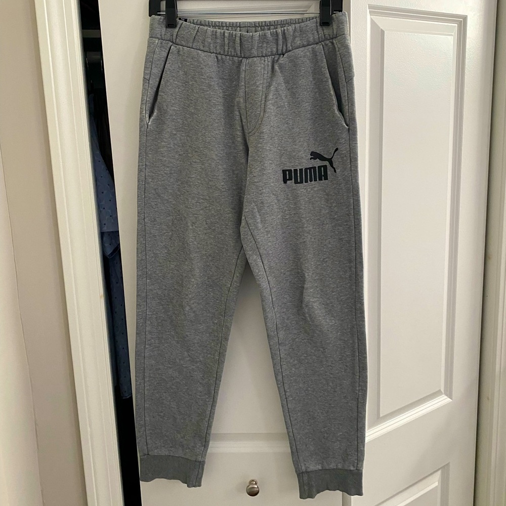Grey puma men’s small sweatpants.